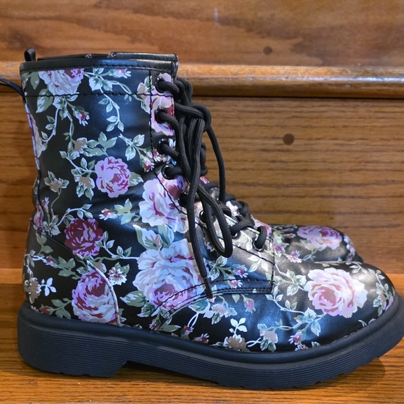 Mossimo Supply Co. Black Floral Combat Boots - Size 9 - Picture 3 of 5